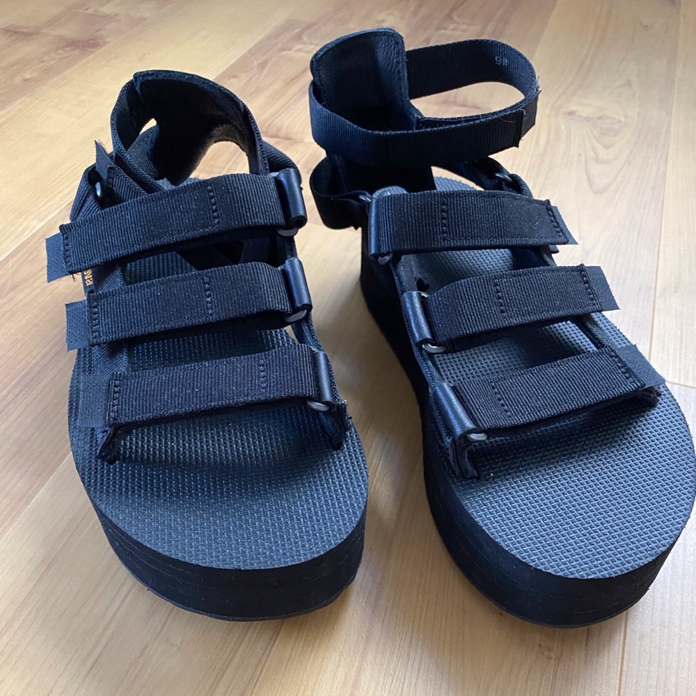 Teva Mevia Gladiator Platform Sandals, Black, Women’s 9, unworn